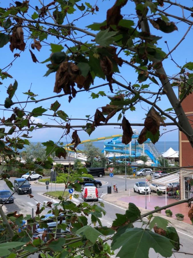 Hotel Criss Rimini Exterior photo