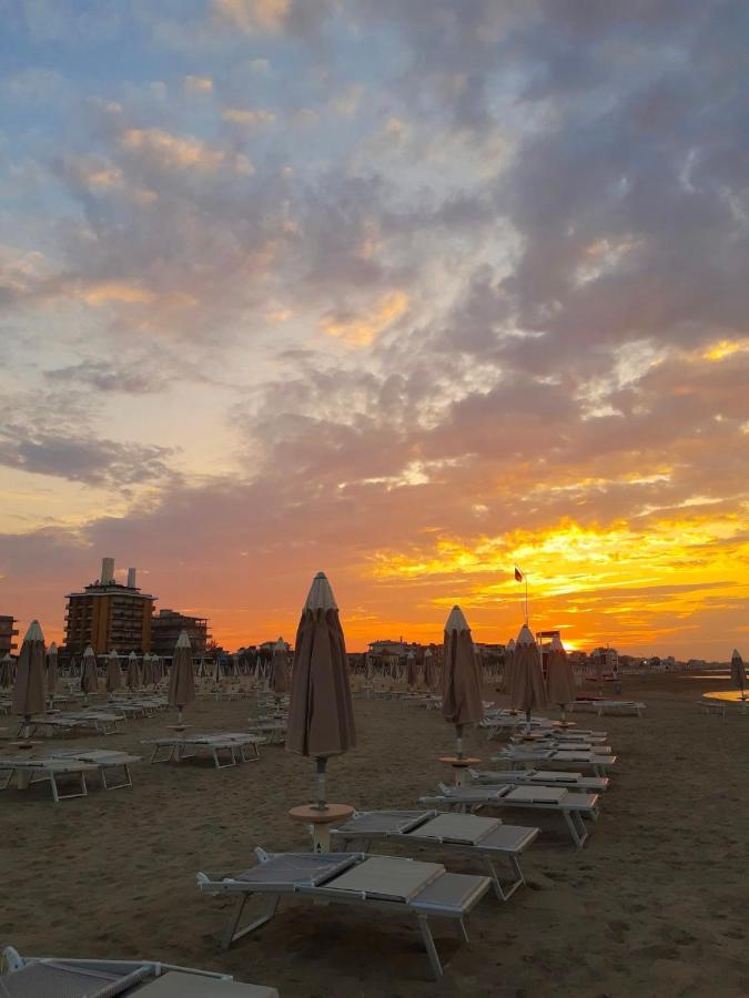 Hotel Criss Rimini Exterior photo